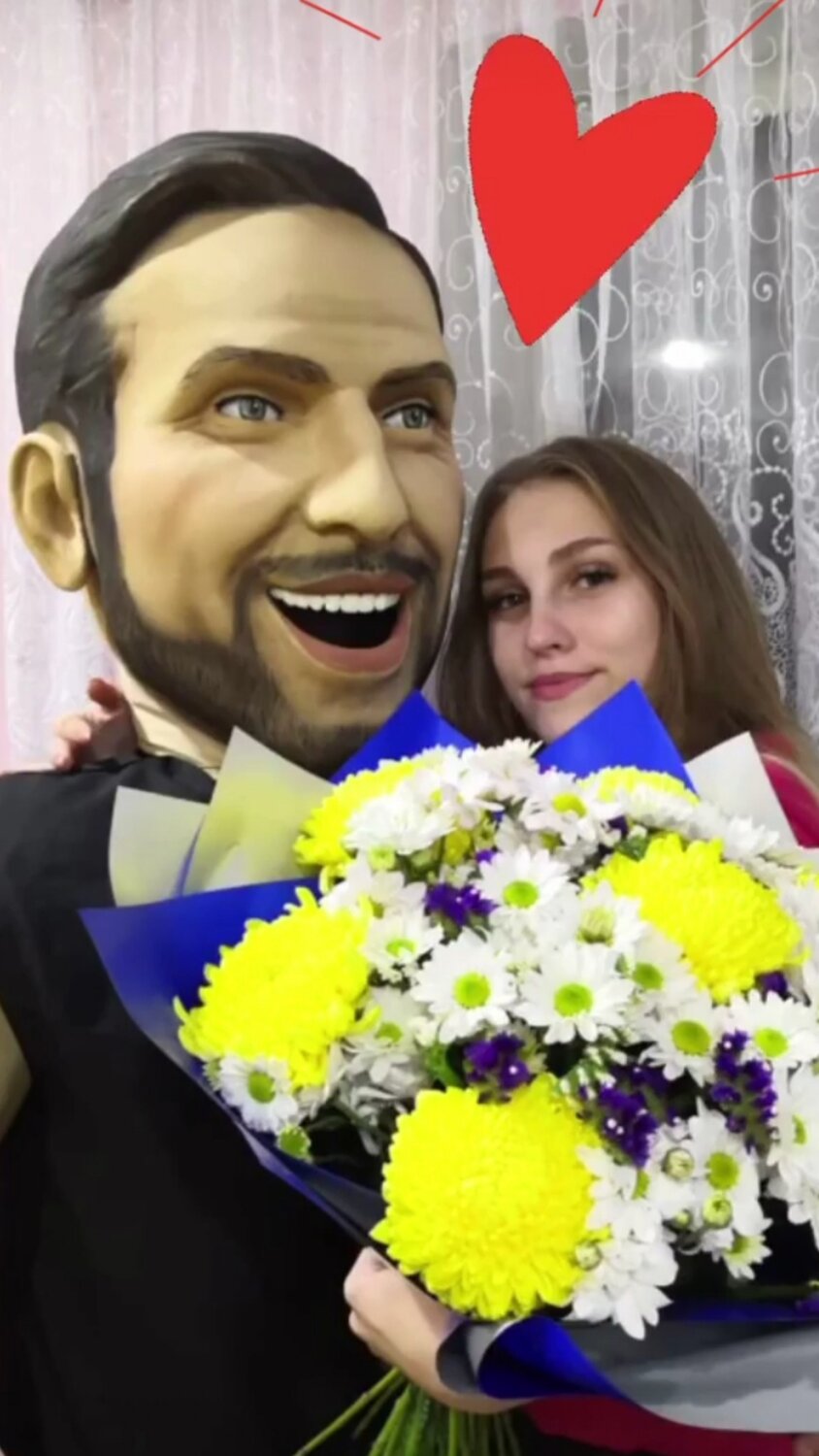 человек, артист ведущий бусман живой, девушка, артисты, ростовая кукла ревва александр