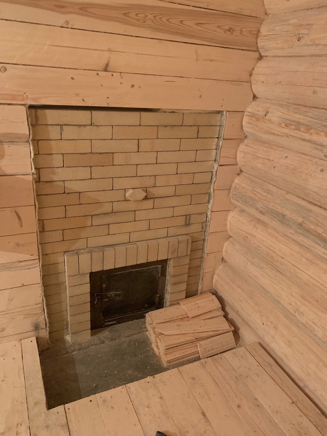 печь топка из предбанника harvia, кирпичная банная печь с топкой из предбанника, печь в бане с топкой в предбанник, печь для бани с топкой из предбанника, облицовка банной печи камнем
