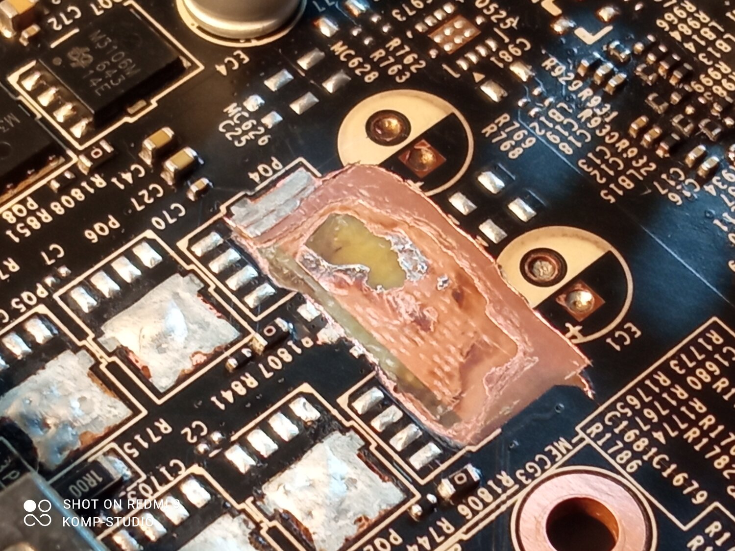 прогар текстолита видеокарты gtx 1050, плата ноутбука, электроника, прогар платы видеокарты, северный мост в ноутбуке