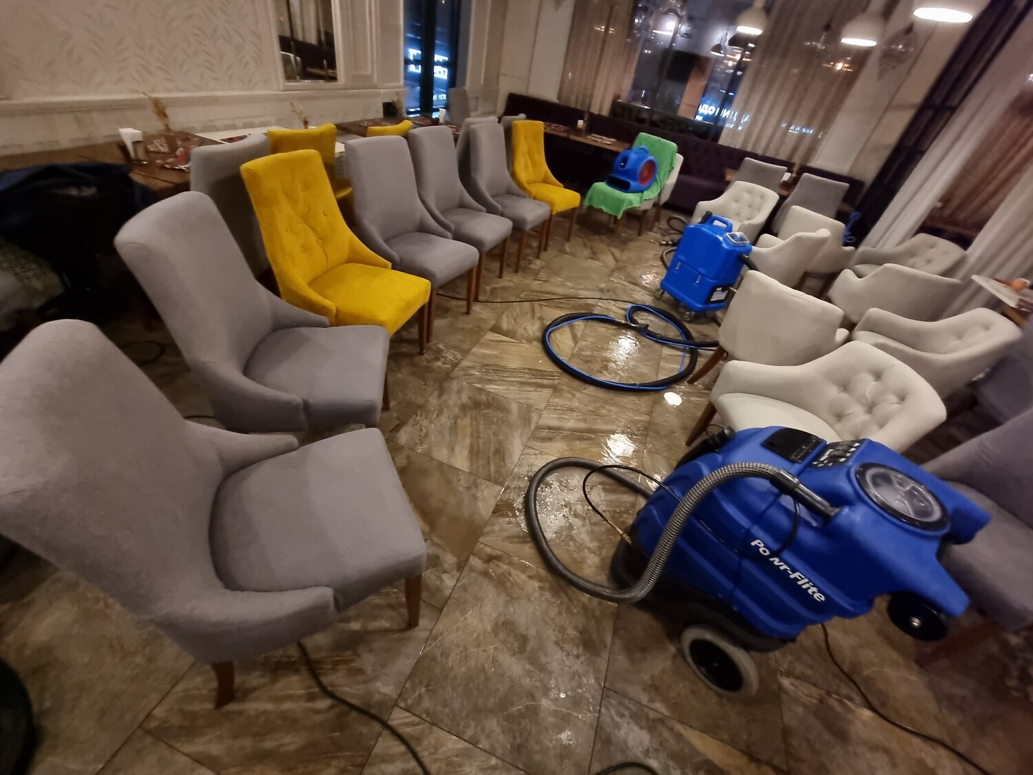 кресло, интерьер, кресло egg chair в интерьере, кресло для педикюра, яркий педикюрный кресло