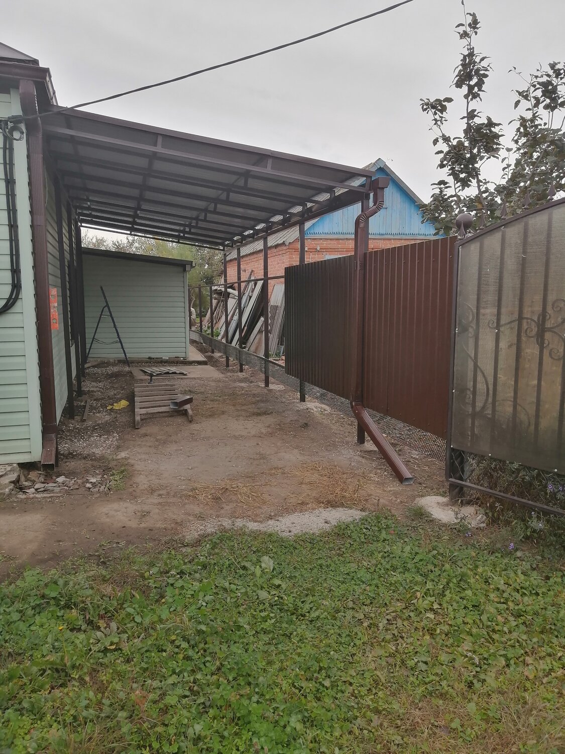 дом на улице, навес, навес кованый, навес металлический, шикарная дача