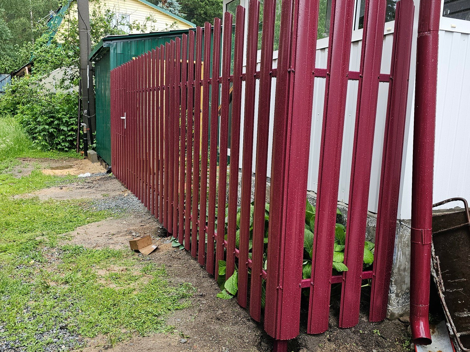 металлический штакетник для забора, забор из металлического штакетника, забор из штакетника, штакетник для забора, штакетник металлический