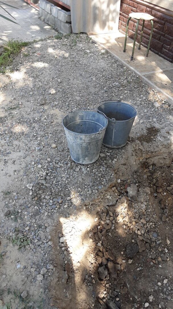 два ведра, большое ведро, ведро, ведро с водой, ведро для угля