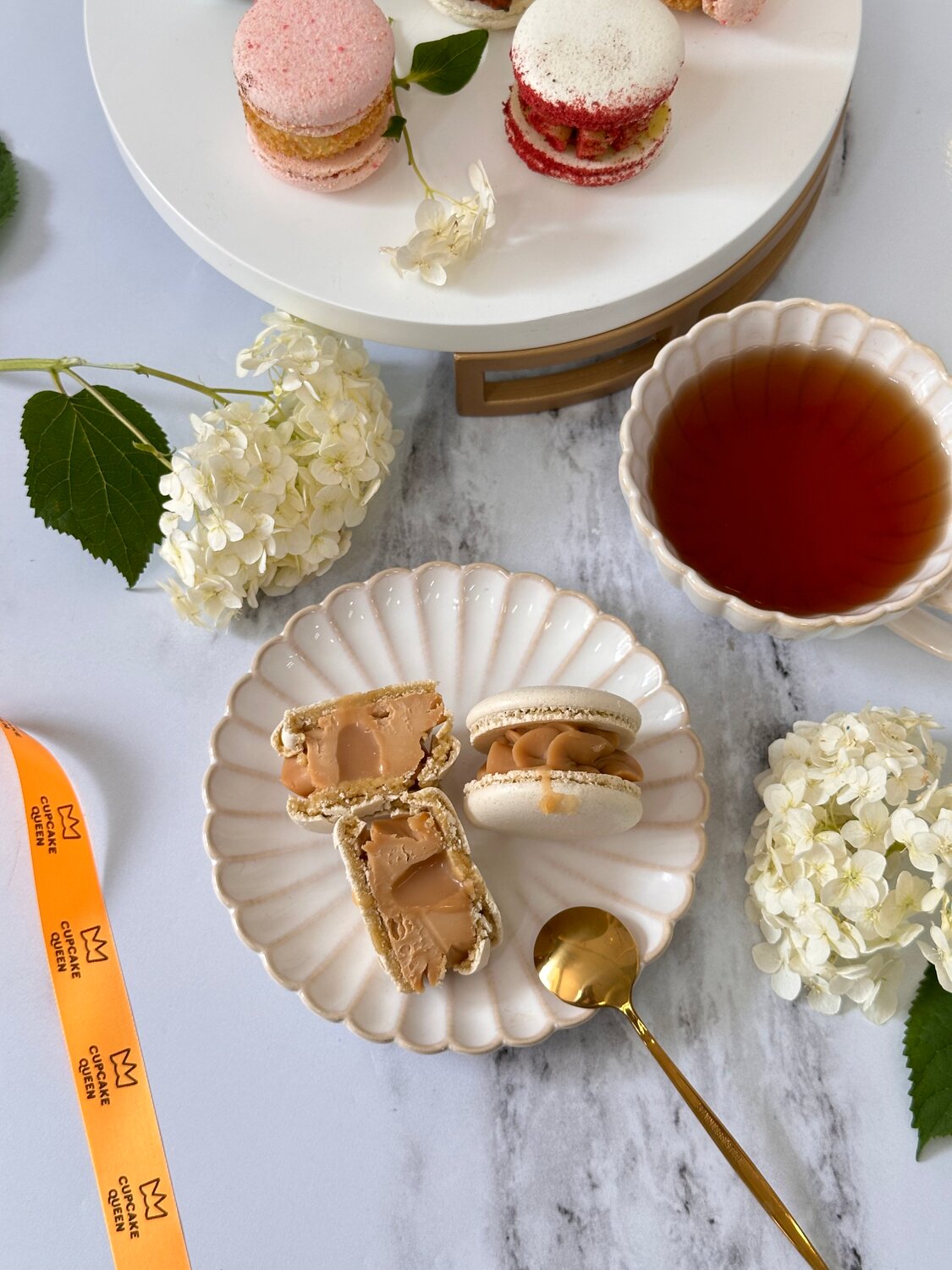 красивые пирожные и чай, сладости к чаю, десерт к чаю, вкусняшка к чаю, чай и пирожное