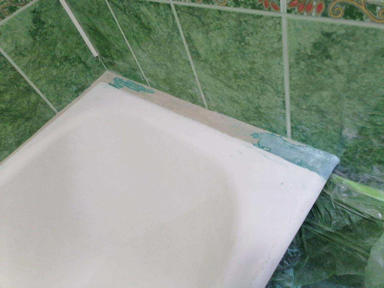 стык между ванной и стеной, щель между ванной и стеной, шов между ванной и стеной, полочка между ванной и стеной, щель между ванной и стеной решение проблемы
