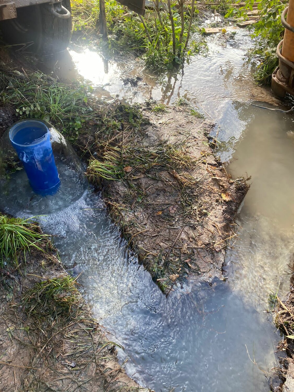 вода из скважины, скважина вода, сточная вода, река вода, отходы