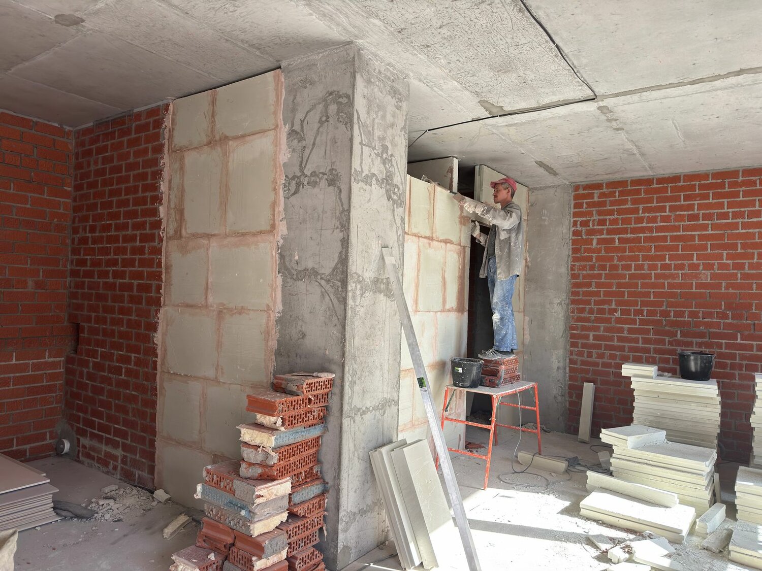штукатурка стен, черновая штукатурка, штукатурка стен по маякам, штукатурка кирпичных стен, перегородка из газоблока