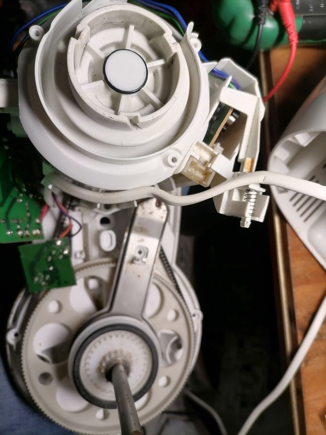 устройство мясорубки электрической, двигатель мясорубки, кухонного комбайна philips, двигатель для кухонных комбайнов, запчасти для кухонного комбайна philips hr7765