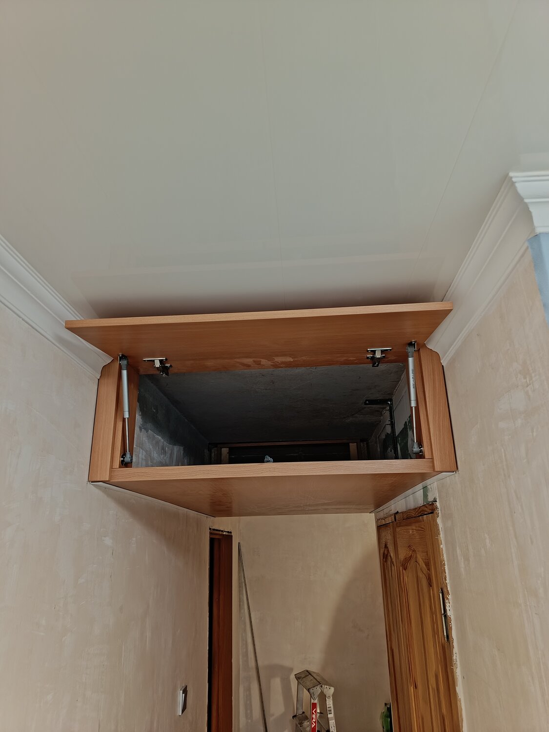 антресоль своими руками в коридоре под потолком, дверь раздвижная пвх антресольная ш60-84хв50, антресоль над дверью, дверцы для антресоли, крепление дверцы антресоли