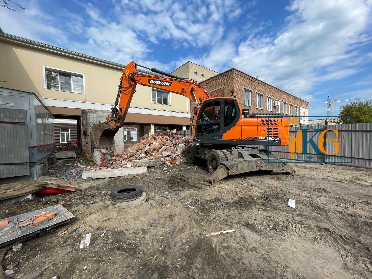 демонтаж зданий и сооружений, демонтаж зданий, doosan экскаватор, doosan dx 190 wa, снос зданий и сооружений