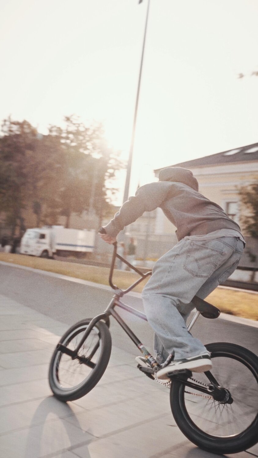 бмх трюки, бмх flatland, бмх райдер, трюк велосипед, велосипед