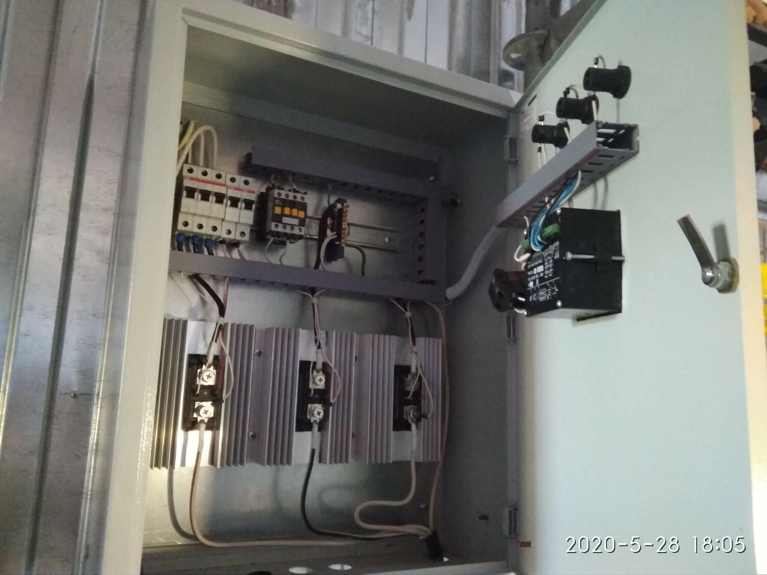 шкаф управления генератором гс100, шкафы управления и автоматики подвод кабелей, ящик управления я5115, шкаф авр 250а шнайдер, панель защитная пзкб-250у2