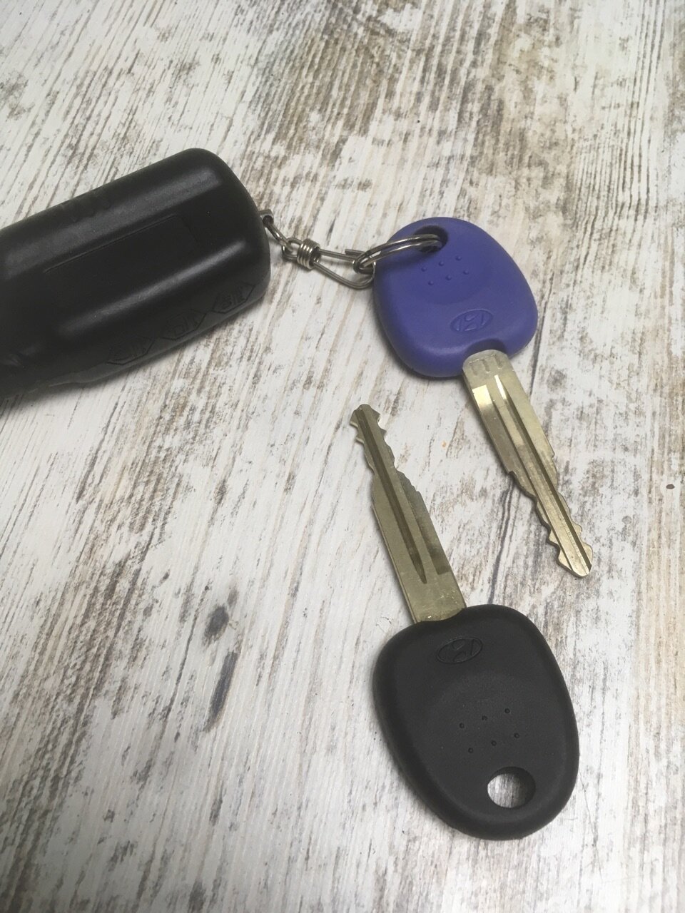 ключи от машины, ключ, ключ hyundai чип иммобилайзера getz 2004, ключ зажигания hyundai r210-7, ключ брелок