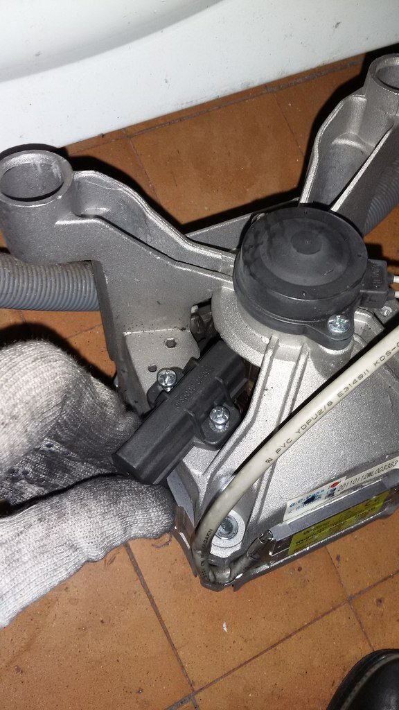 Замена пружины стиральной машины в Крестцах - Ремонт и установка стиральных маши