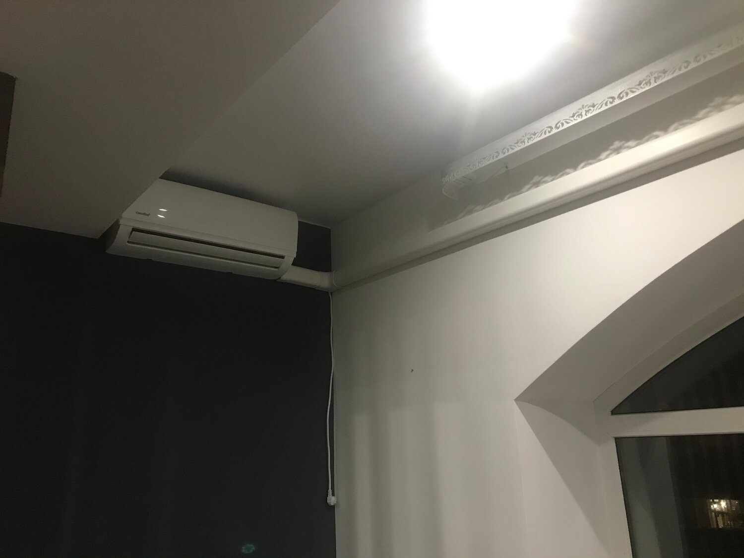 кондиционер, крепеж для напольно потолочной сплит системы, напольно-потолочный кондиционер toshiba rav-sm567ctp-e / rav-sp564atp-e, сплит-система toshiba ras-07ekv-ee/ras-07eav-ee установка, труба для кондиционера