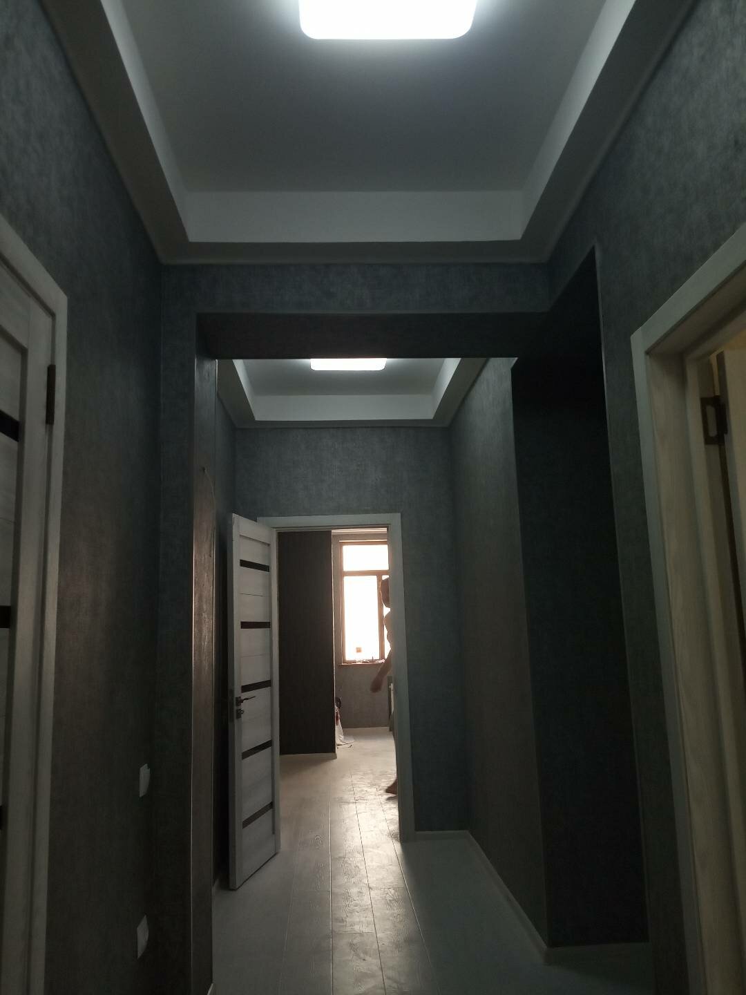квартира, коридор, интерьер, евроремонт, подсветка потолка в коридоре