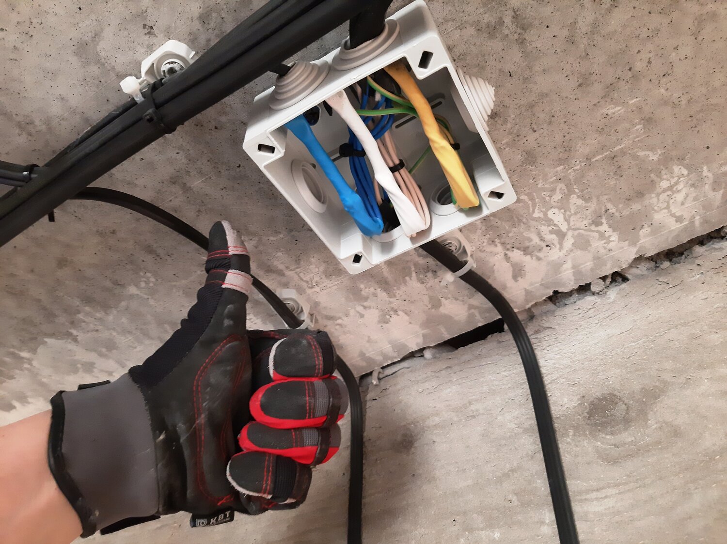 распределительная коробка, электромонтажные работы, электромонтаж, клеммник для распаячных коробок сип 4х16 алюминий медь, электрик электромонтаж