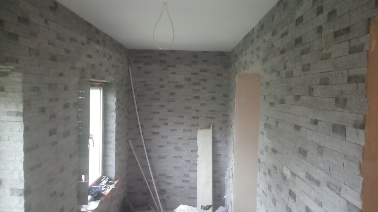 квартира, отделка балкона декоративным камнем, отделка стен балкона плиткой фристайл, отделка лоджии гипсовой плиткой, стен