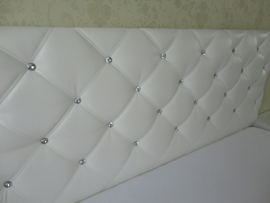 каретная стяжка гвоздиками, мягкое изголовье, кровать в каретной стяжке с розочками, каретная, квадратная каретная стяжка