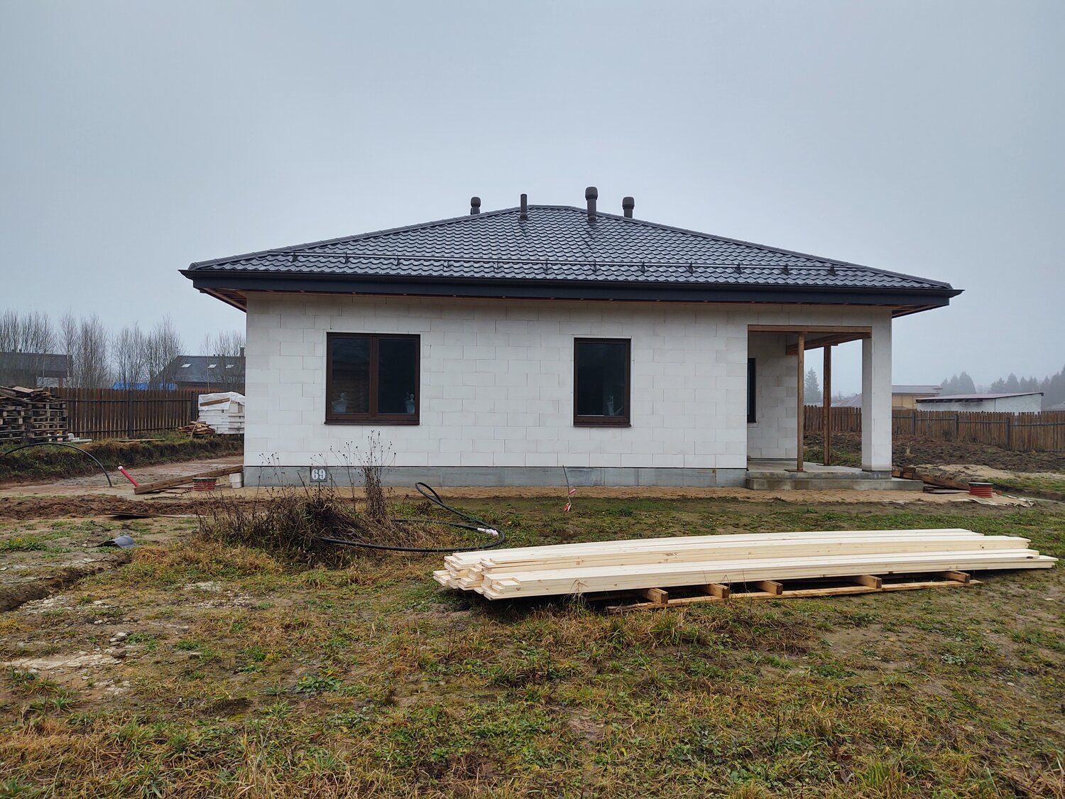 дом, коттедж, загородный дом, продается одноэтажный дом, белый одноэтажный дом с черной отделкой