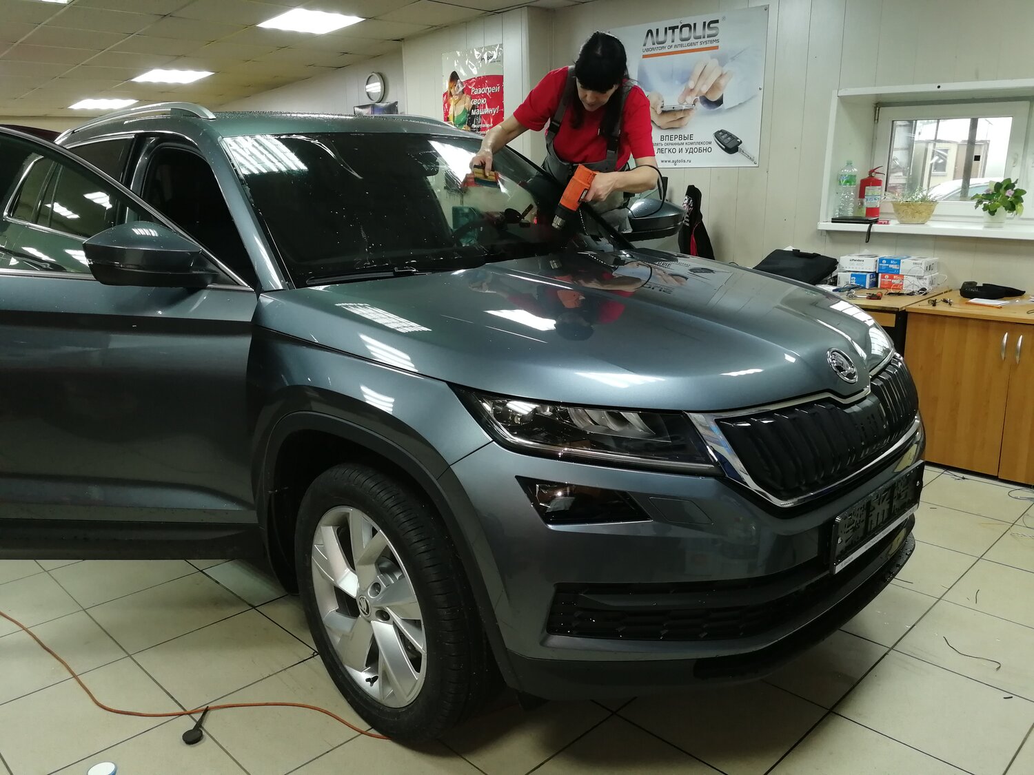 škoda kodiaq, шкода кодиак 2019 серый металлик, шкода кодиак platinum металлик, шкода кодиак серебристый brilliant металлик, шкода кодиак серый