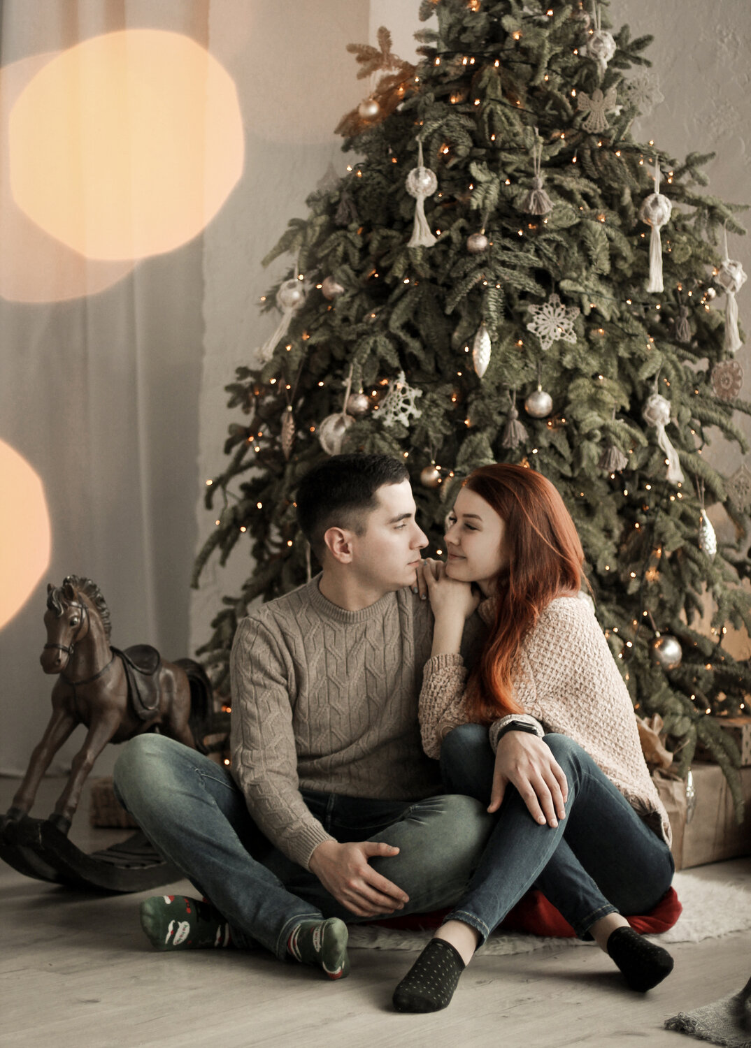 новогодняя фотосессия пары, новогодняя фотосессия, крутые новогодние фотосессии, фотосессия, девушка