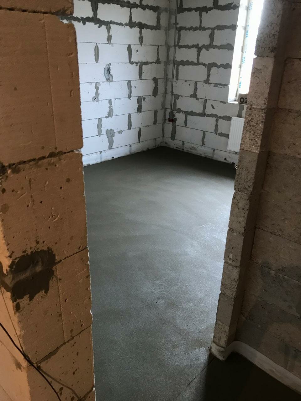 стяжка пола, стяжка в доме из газобетона, квартира, в доме, черновая