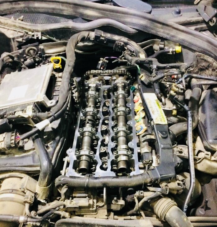 клапанная крышка тойота королла 120, клапанная крышка, замена прокладки клапанной крышки мазда 6, крышки распредвала mazda bt50, лансер под клапанной крышкой