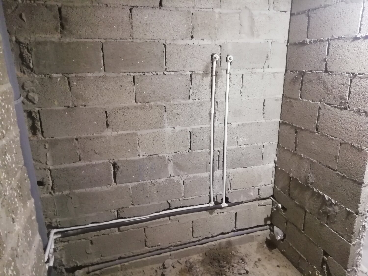 отделка котельной под маяк, штробление шлакоблока, штукатурка стен из пеноблоков, штукатурка стен по маякам, стен