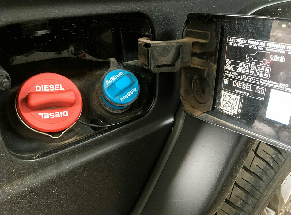 мерседес горловина дизельного adblue, adblue мерседес, мочевина мерседес adblue горловина, горловина adblue в мерседес, система adblue фольксваген