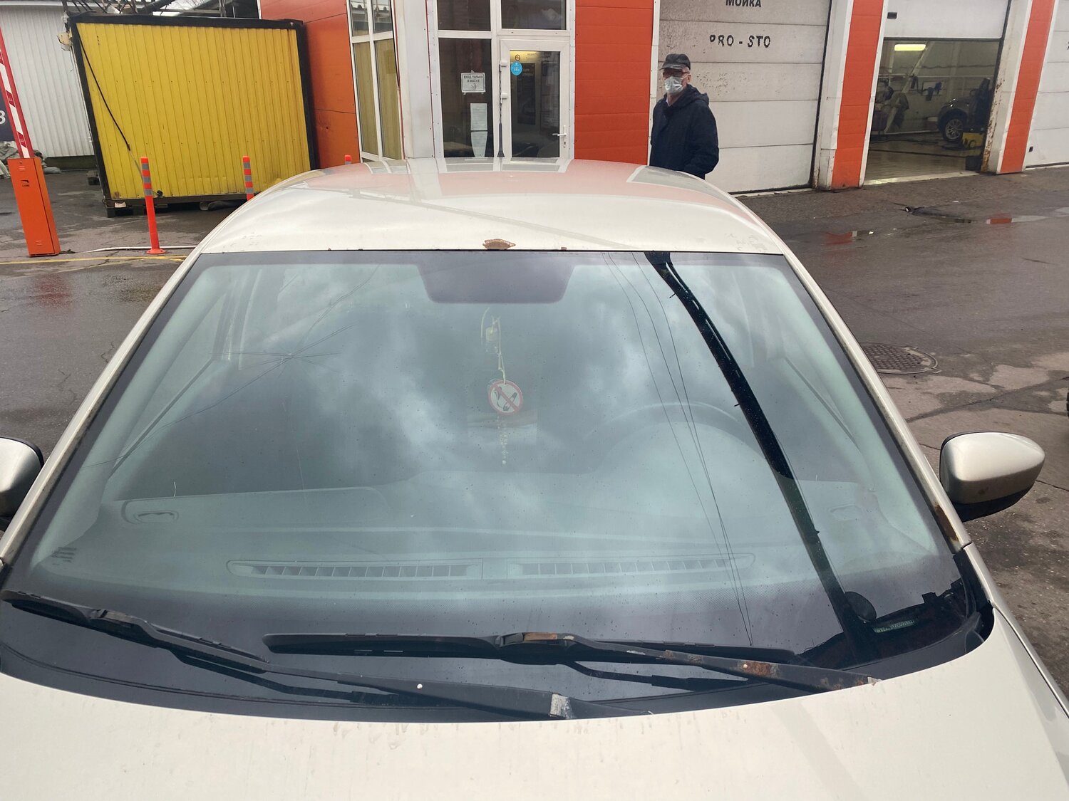 лобовое стекло, стекло лобовое на toyota corolla 210, ford focus лобовое, b2 b8 на лобовом стекле, форд фокус 2 лобовое