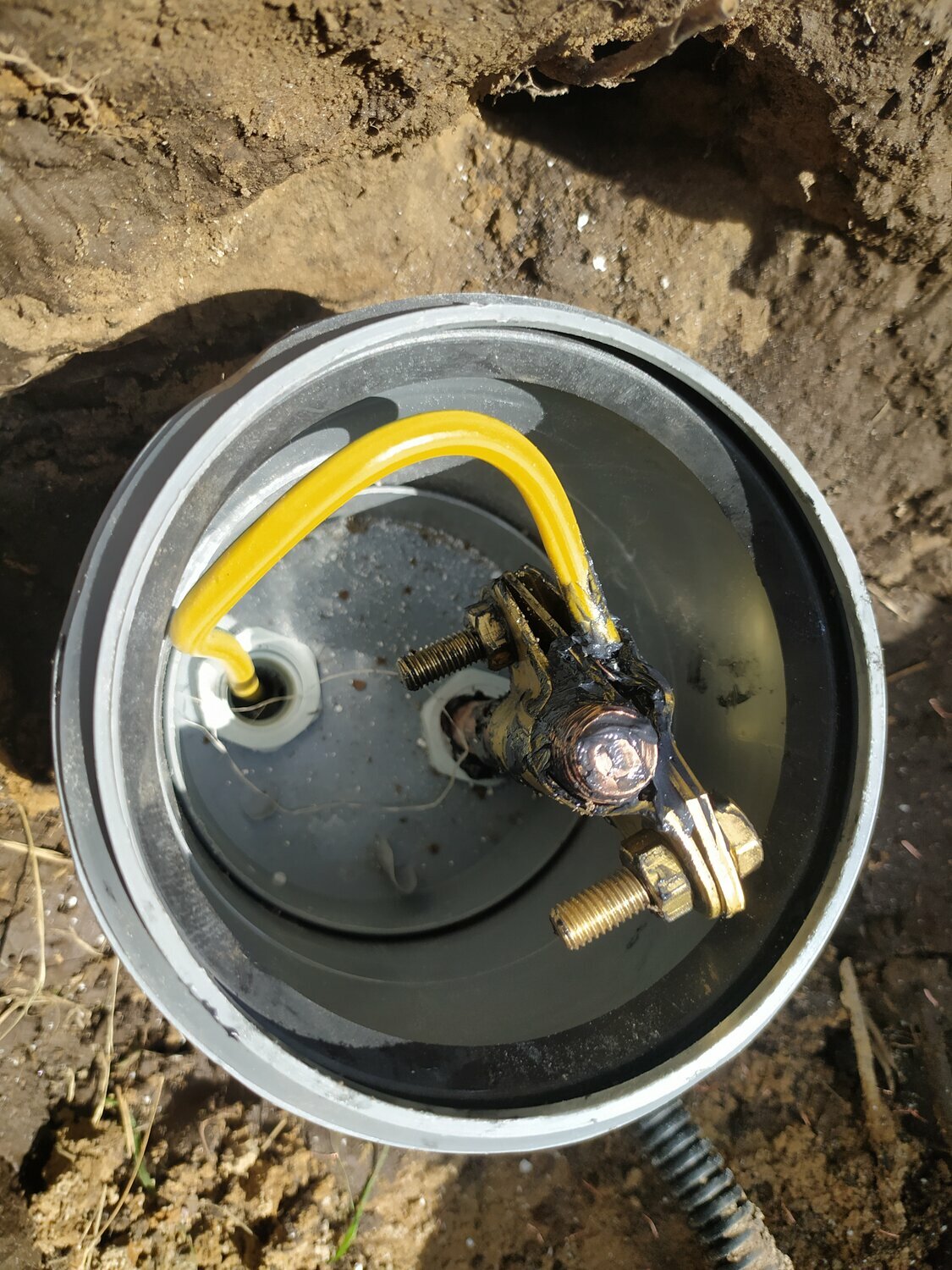 заземление на даче, установка газгольдера, заземление в частном доме, поплавок в газгольдере, устройство заземления