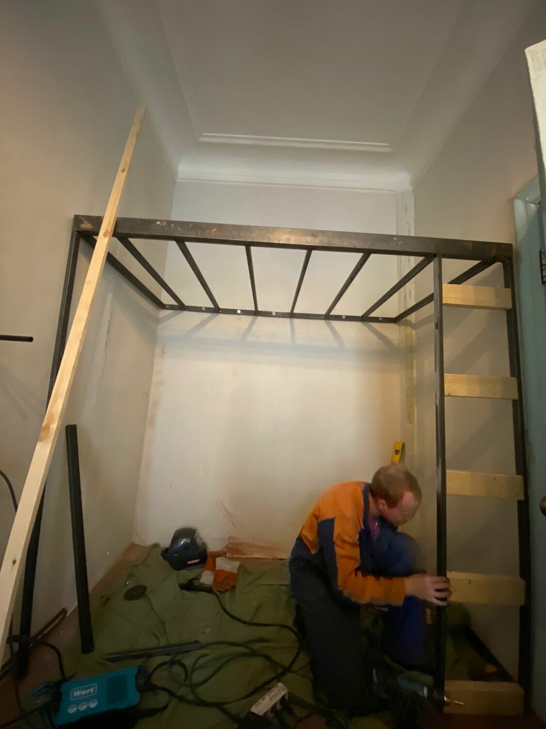 второй ярус в гараже, монтаж подъемных ворот своими руками, монтаж секционных ворот, монтажники секционных ворот, подъёмные ворота для гаража