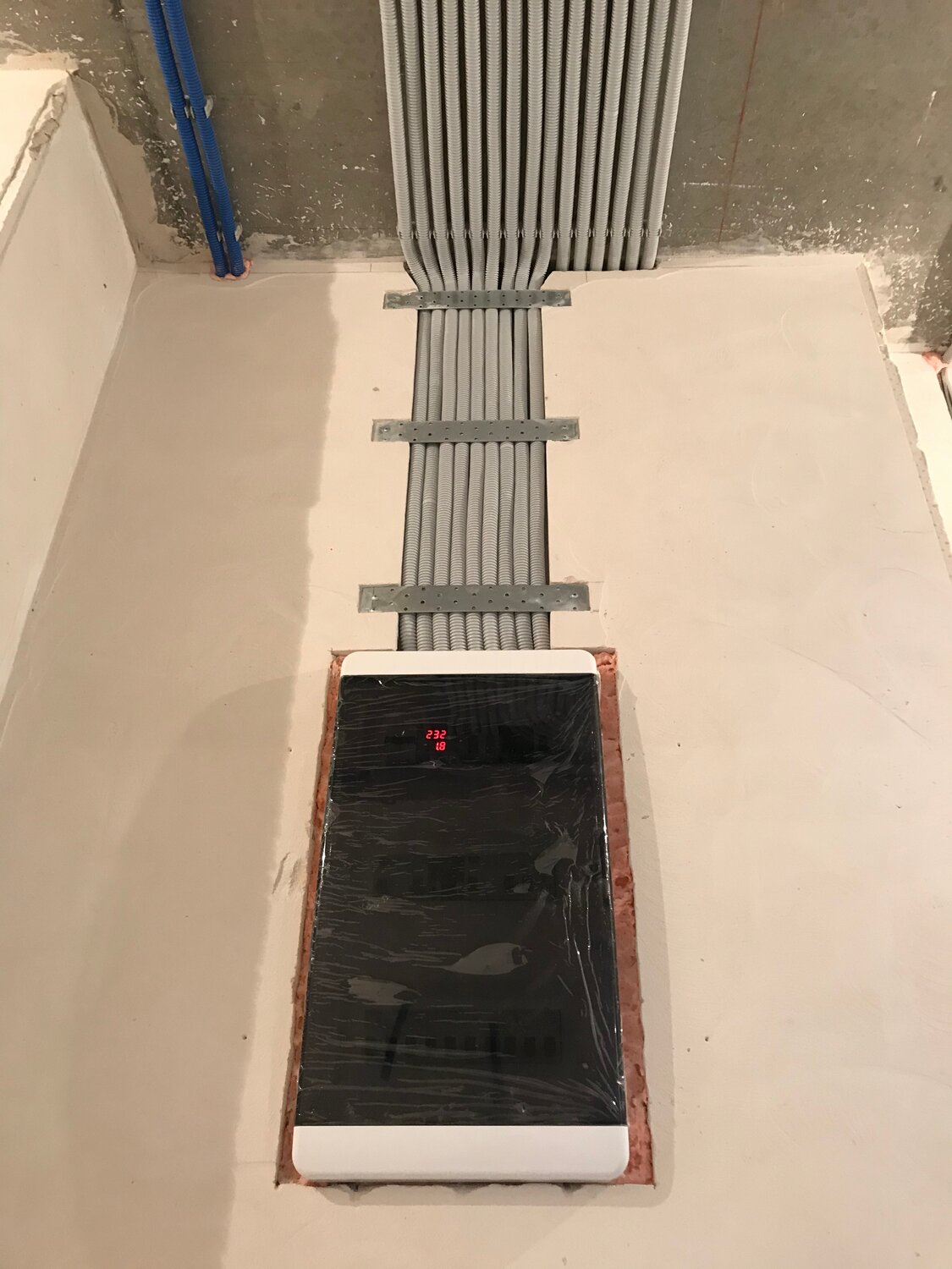 пол теплый, инфракрасная пленка leeil 220 вт/кв.м 220в, инфракрасный пол под ламинат монтаж, прокладка кабеля в полу, водяной конвектор кзто бриз 300x80x2000, монтаж теплого пола