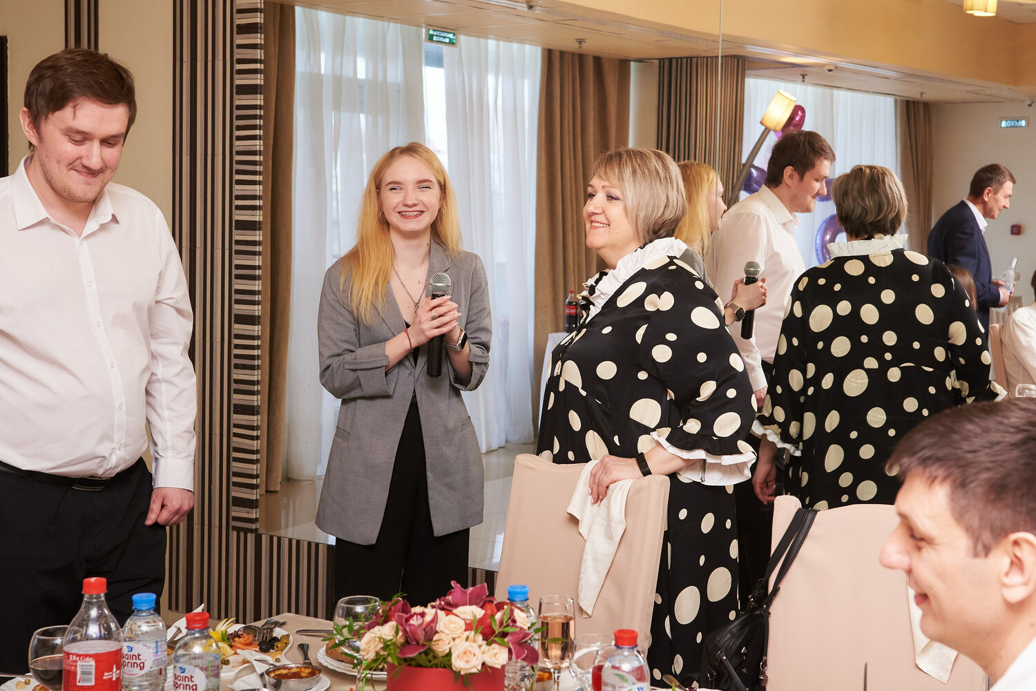 ведущий на свадьбу, свадебный ведущий, ведущий, на свадьбе, вручение