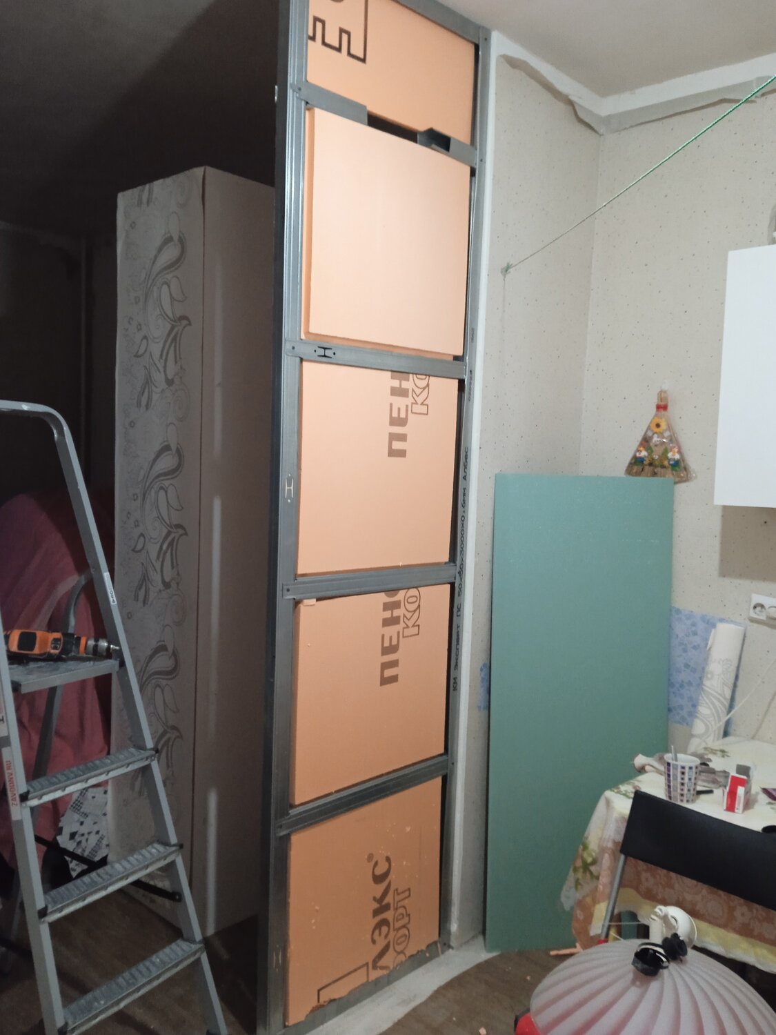 перегородка из гипсокартона, утеплить гаражные ворота пеноплексом, перегородка из гипсокартона с дверью, межкомнатные перегородки из гипсокартона, каркас гипсокартона