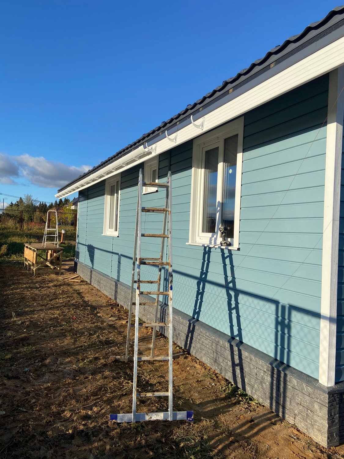 лестница-трансформер сибин 38852, 4х4 ступени, наружная отделка дома, универсальная лестница из трёх частей 3 х 12 перекладин stabilo, отделка дома, фасад дома