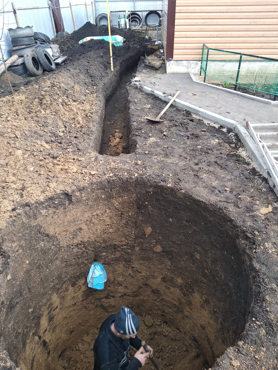 Как экскаватором выкопать яму под канализацию - 95 фото
