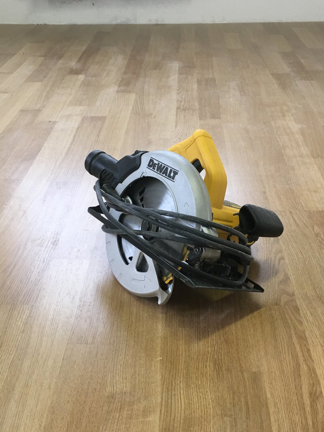 дисковая пила деволт dwe 560, дисковая пила stanley sc16, дисковая пила stanley stsc1618, дисковая пила stanley sc12, пила дисковая stanley sc16-ru