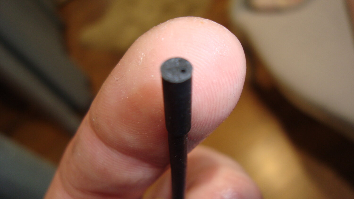 палец, микрофон, отвёртка, гвозди, lavalier microphone