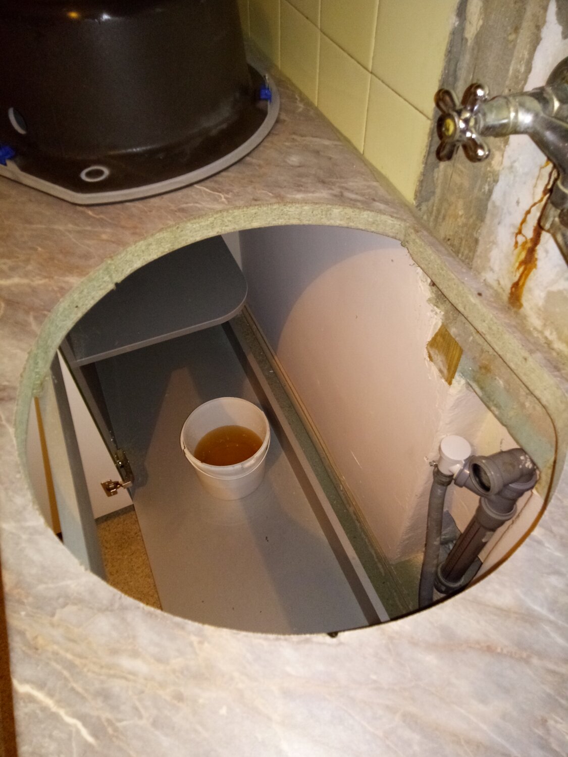 Выпиливание в столешнице отверстия под мойку - 83 фото