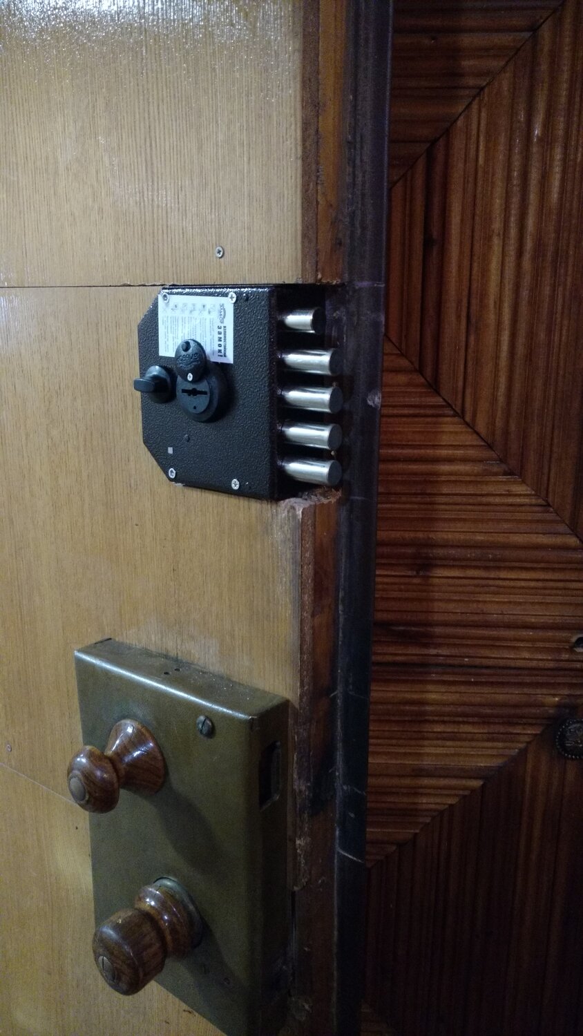 Как установить замок на гаражную дверь - 86 фото