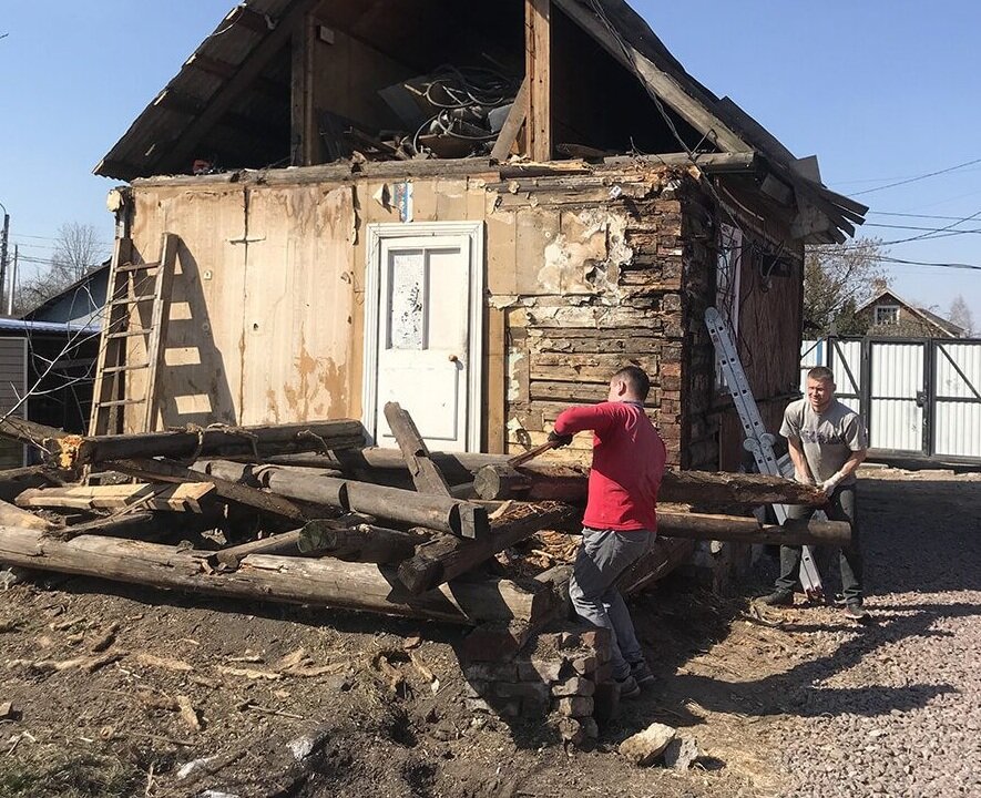 в селе, в деревне, старый дом, сгоревший дом, деревянный дом