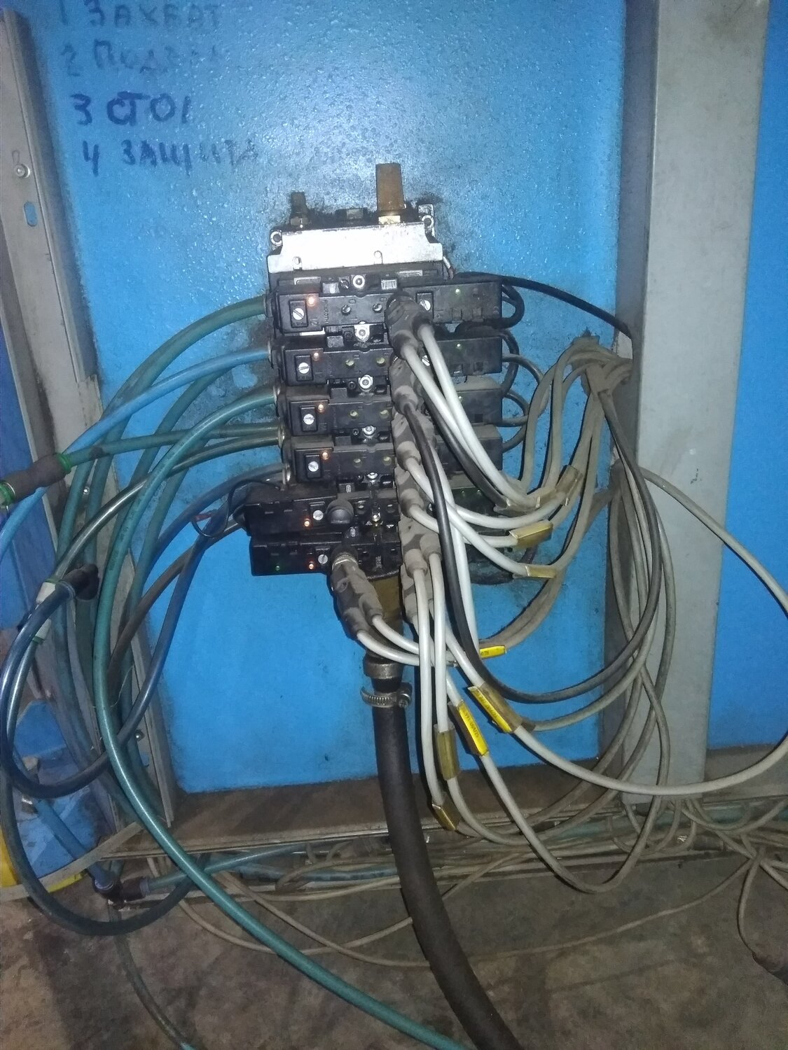 оборудование, заводка кабеля в щит, электромонтажные работы, электрик, электрика сургут