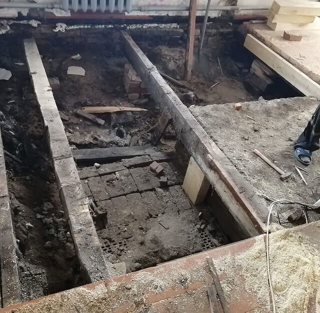 демонтаж пола сталинка ж.б. перекрытия, шурфовка теплотрассы, подвал из фундаментных блоков, тепловые сети астрахань, теплотрасса