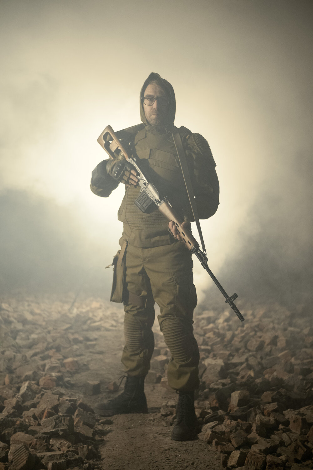 спецназ с дробовиком, спецназовец в дыму, солдат, soldier, сталкер 2 противогаз