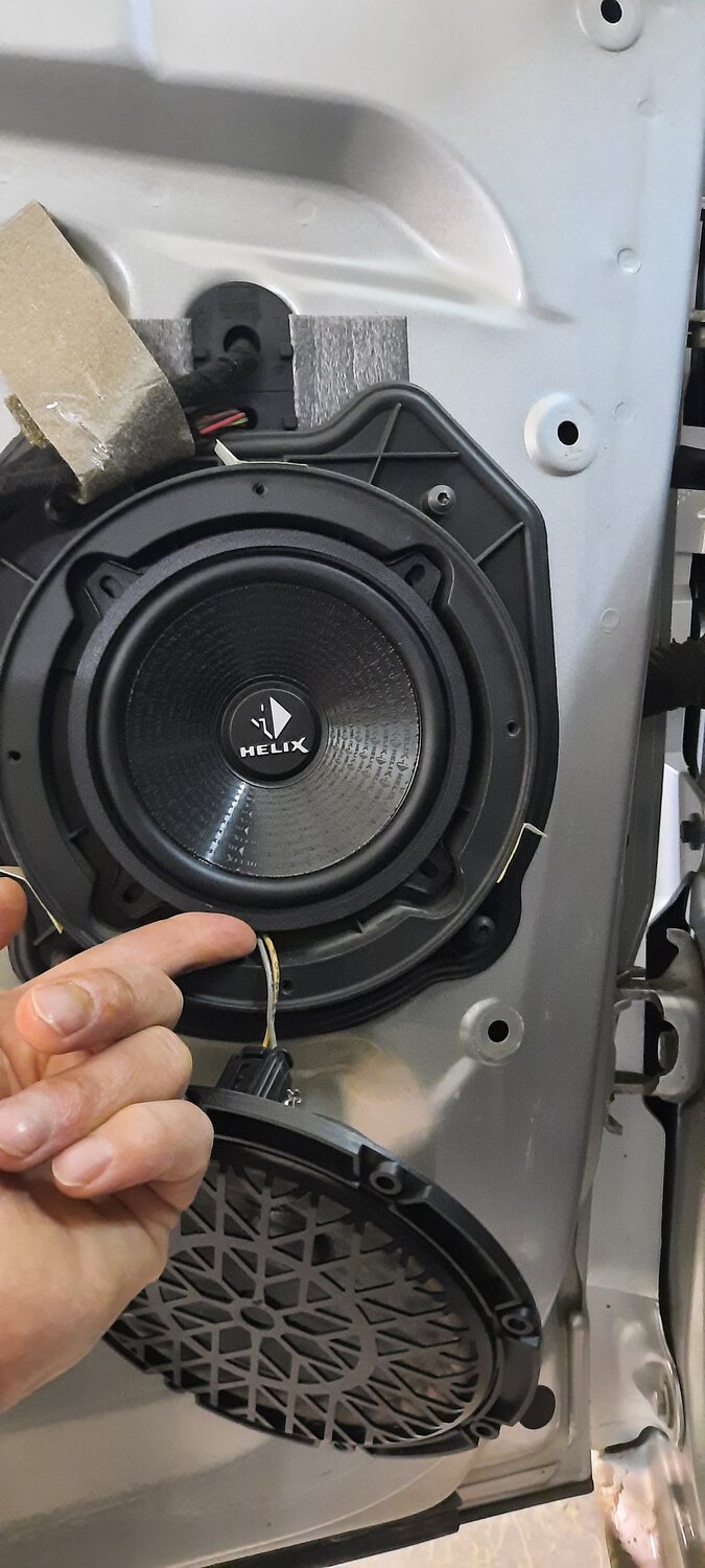 штатные колонки мазда 3 bl, штатные динамики hyundai santa fe, штатные динамики мазда 3 2004, штатной акустики ix35, штатные динамики рено флюенс