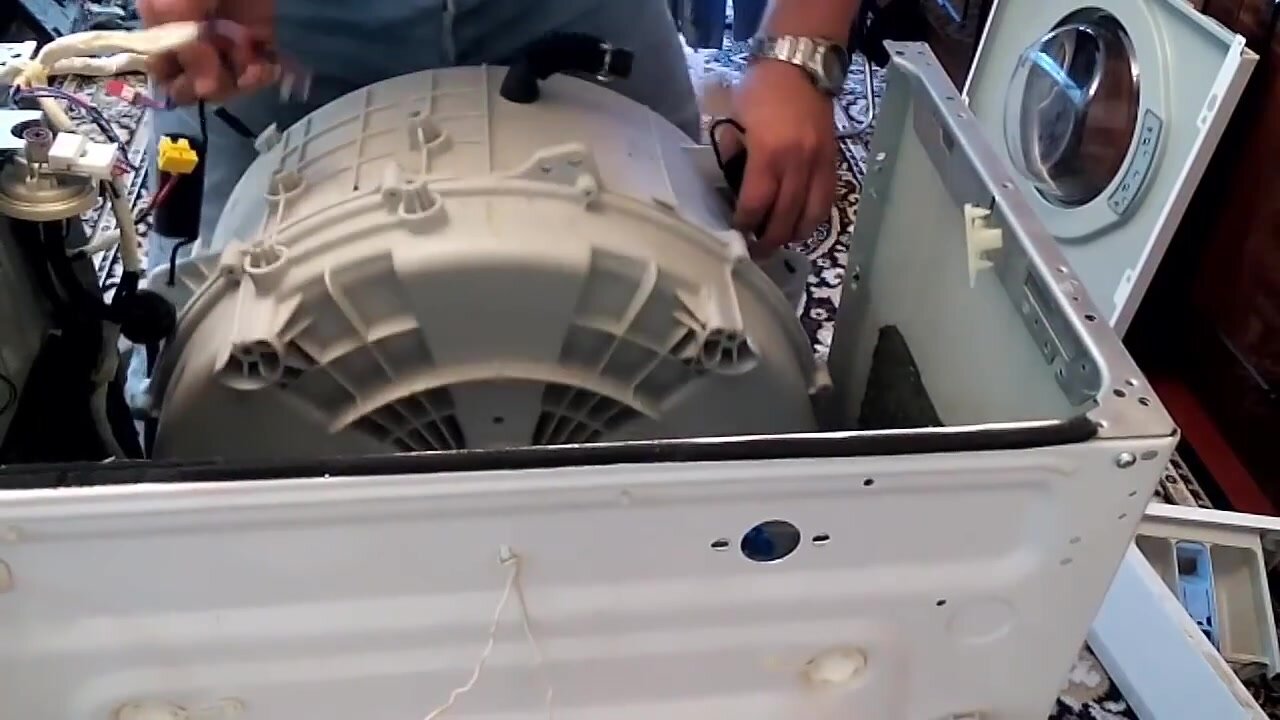 стиральная машина hotpoint ariston подшипник барабана, стиральная машина атлант разобрать, стиральная машина, стиральная машина атлант 50с82 пружина барабана, разобрать стиральную машину lg