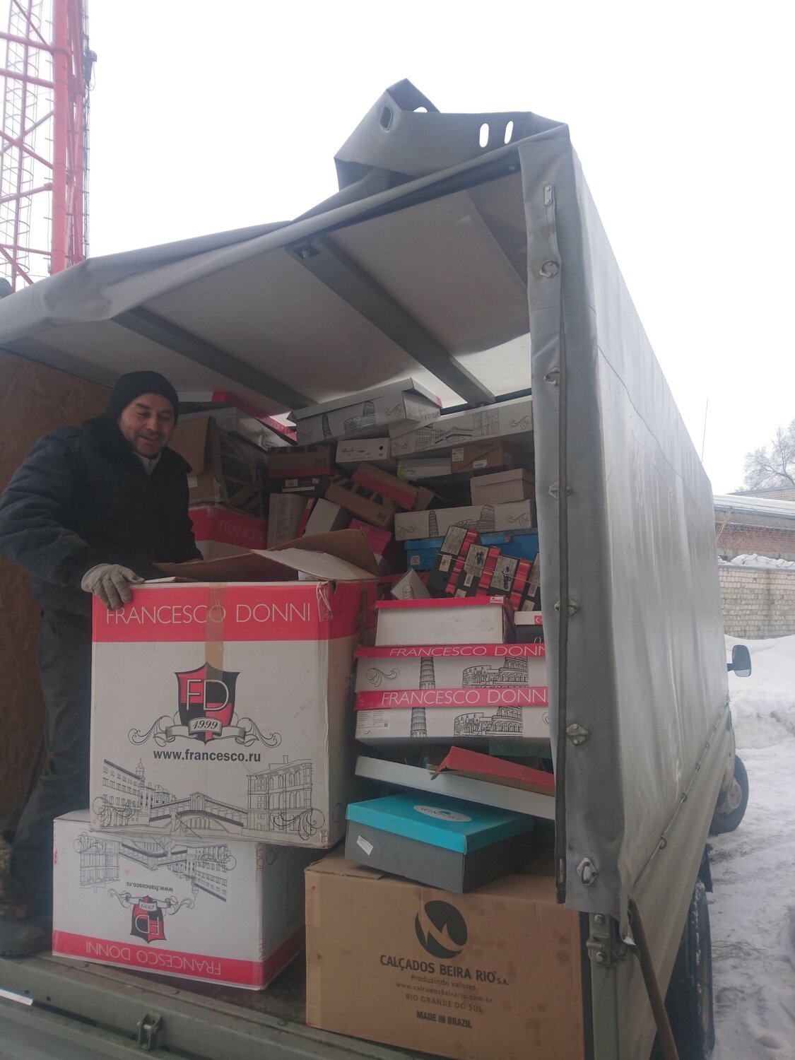 склад гуманитарной помощи, грузы из липецка, гуманитарная помощь, погрузка, грузоперевозки переезды