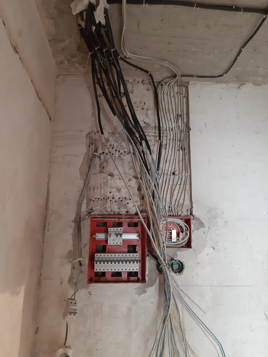 электропроводка в квартире, электрика в квартире, монтаж электропроводки, электромонтажные работы, провода для квартирной электропроводки